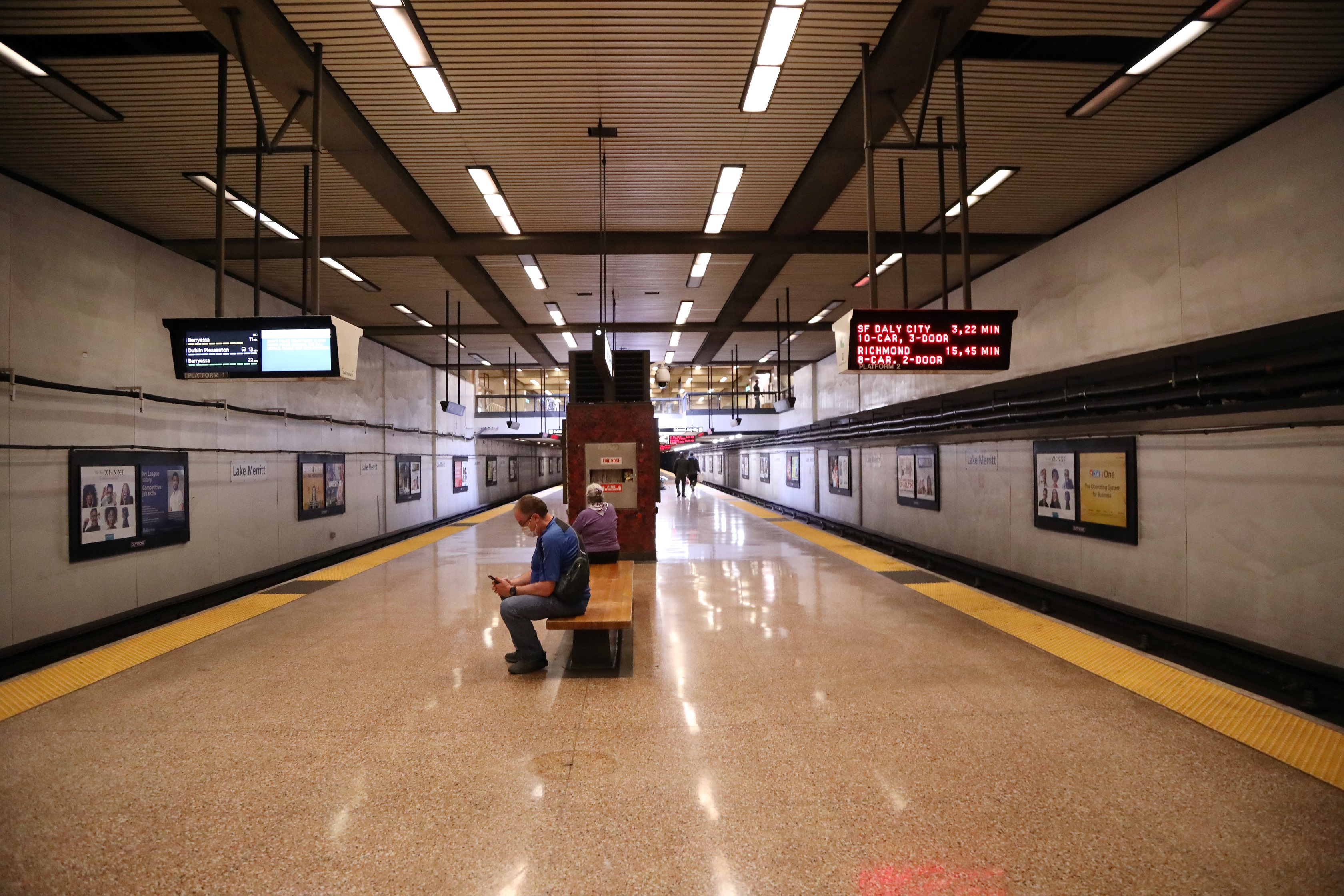 New pilot platform level sign and current sign at Lake Merritt 