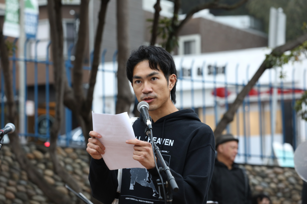 A winner reading his poem at a BART Lines event.